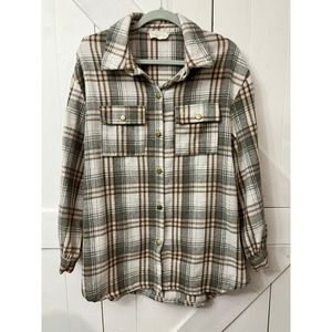 Boutique- Ninexis Light Button Shacket